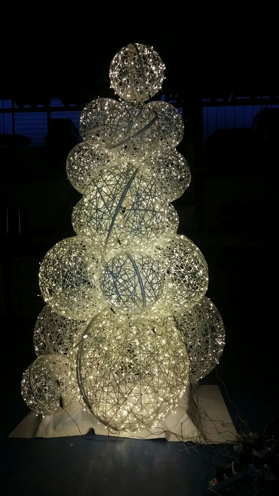 Noleggio Albero Natale Light ball 3,5m a Milano